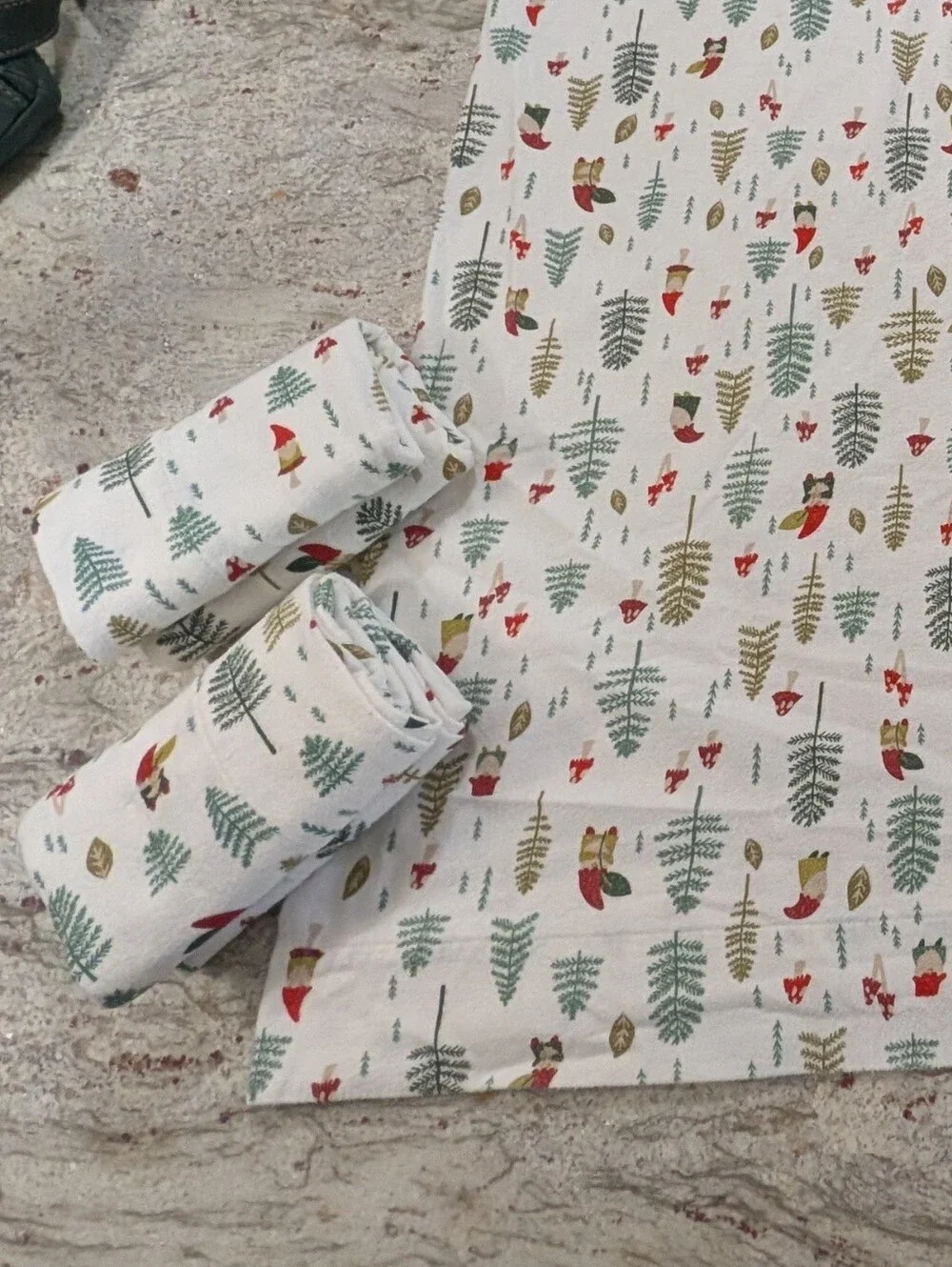 Cuddle Duds Flannel Queen Sheet Set GNOMES 4PC Soft & Cozy Barely Used Mushroom